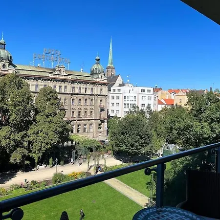 In Historical Center With Park View Apartment