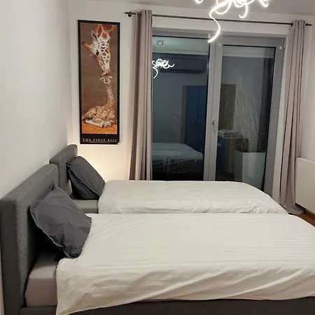 Apartment In Historical Center With Park View *